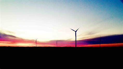 Environmental Impact of Mettal Windmills: A Sustainable Solution